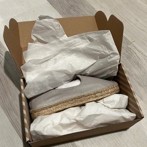 BNIB Soludos Sz 8 espadrilles Oatmeal color
